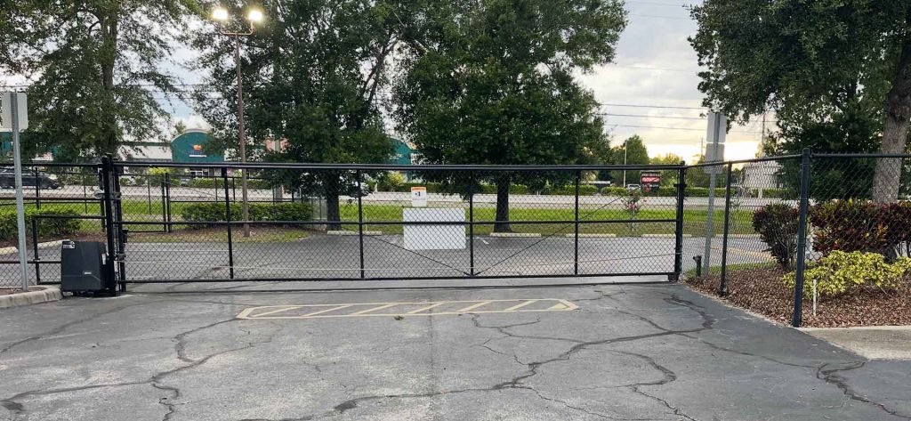 Chain link gate